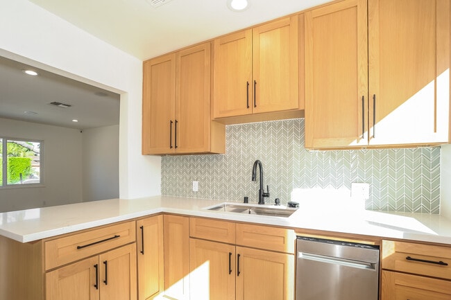 Photo - 5826 Jamieson Ave