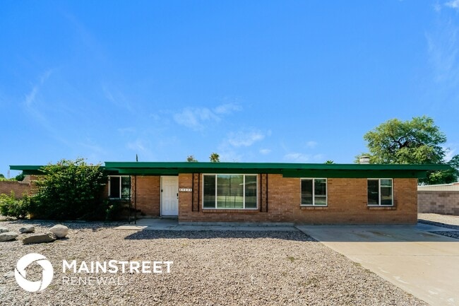 Building Photo - 9430 E Palm Tree Dr
