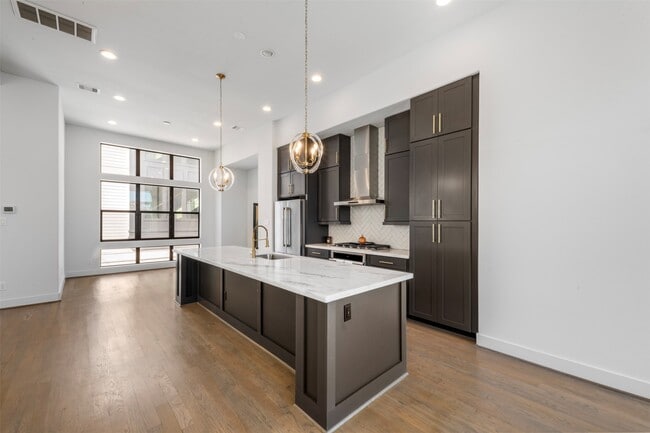 Photo - 1122 Ennis St