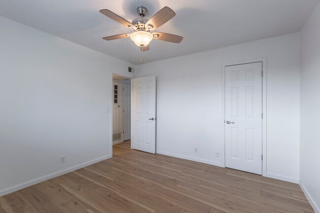 Photo - Cuming St Apartments