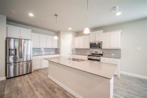 Photo - 744 Shepperton Wy