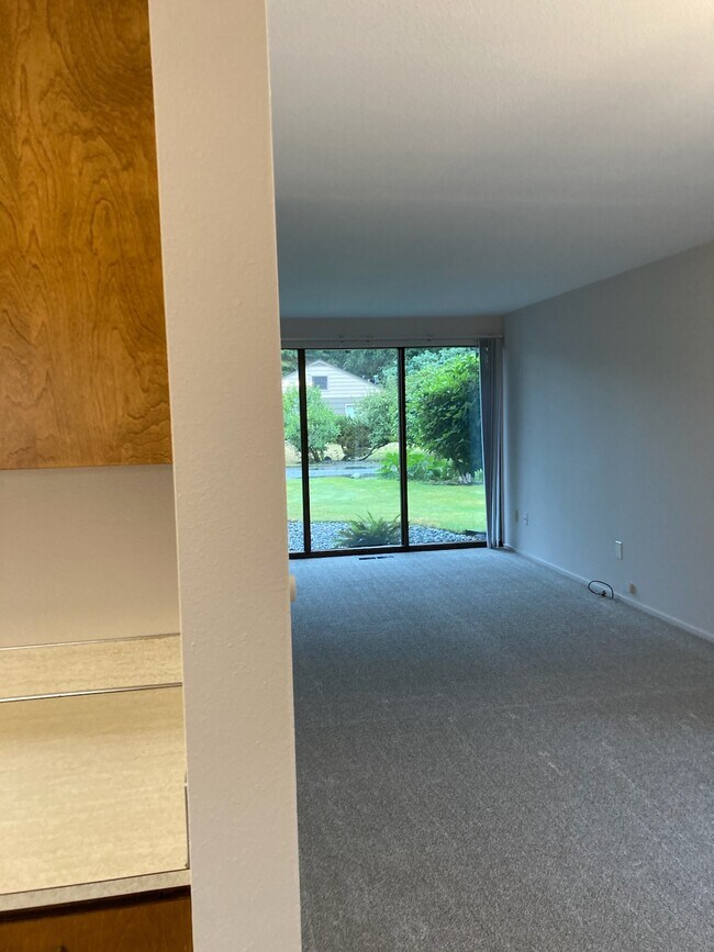 Photo - 6007 74th St NE