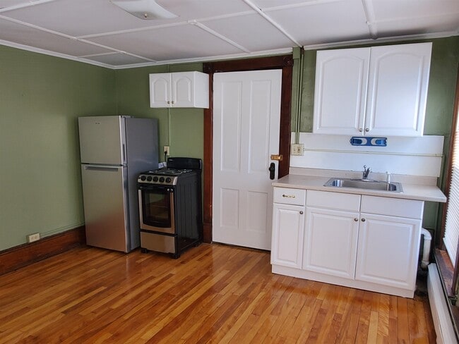 Building Photo - 4 Elm St Unit 201 Rental