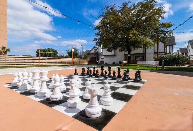 Photo - 7710 S Main St Unidad b1