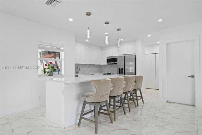 Photo - 669 NW 15th Ave