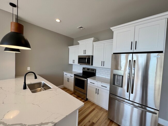 Building Photo - 409 Lackawanna Ave Unit 412