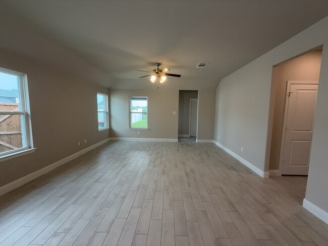 Photo - 612 Amenduni Ln