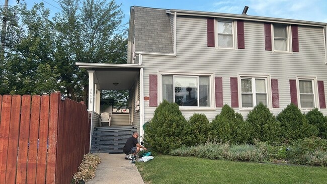 Building Photo - 5649 N Mason Ave Unit 1A