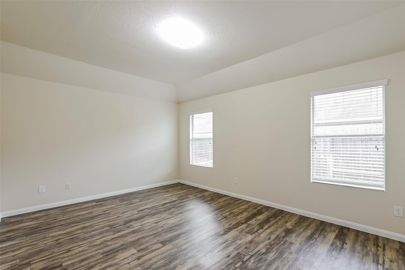 Photo - 5430 Comel Ct