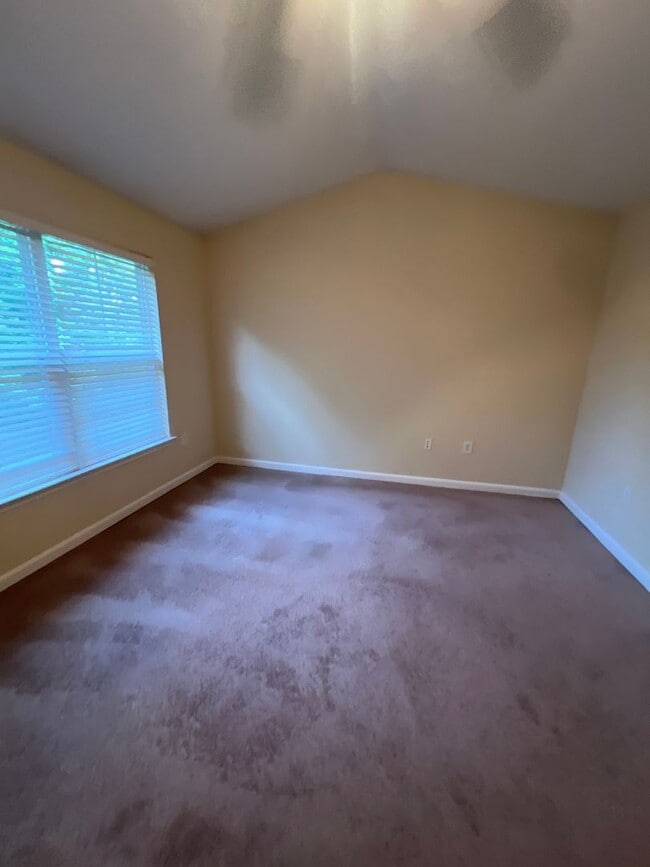 Building Photo - 15-1529 Gutleber Unit 15-1529 - B