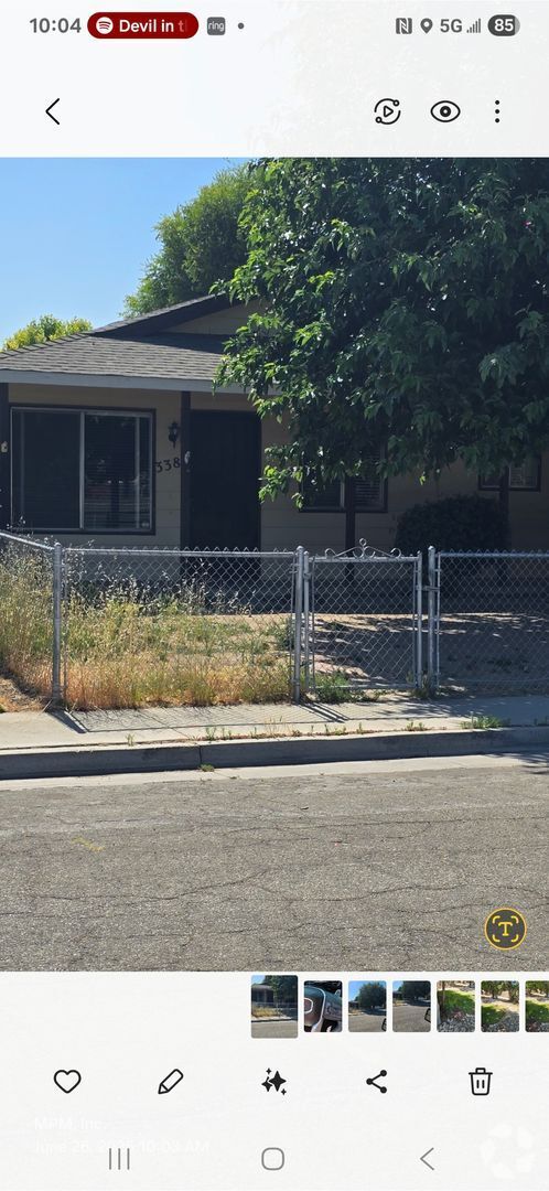 Building Photo - 3 bedroom 2 bath across from the park Rental