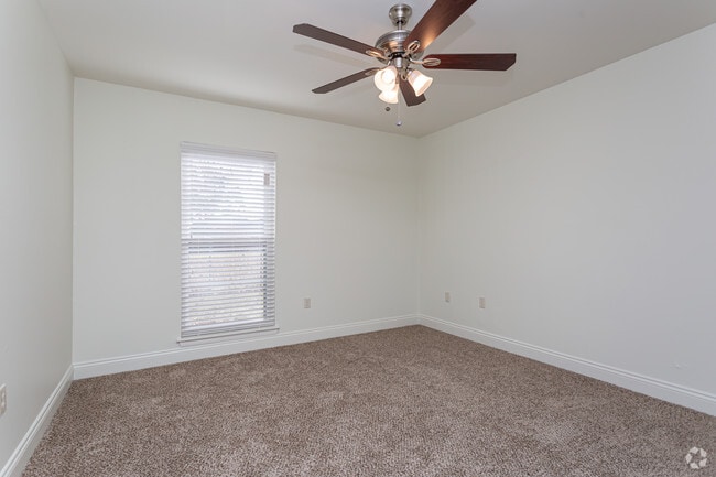 2 BR, 2 BA - 1036 SF