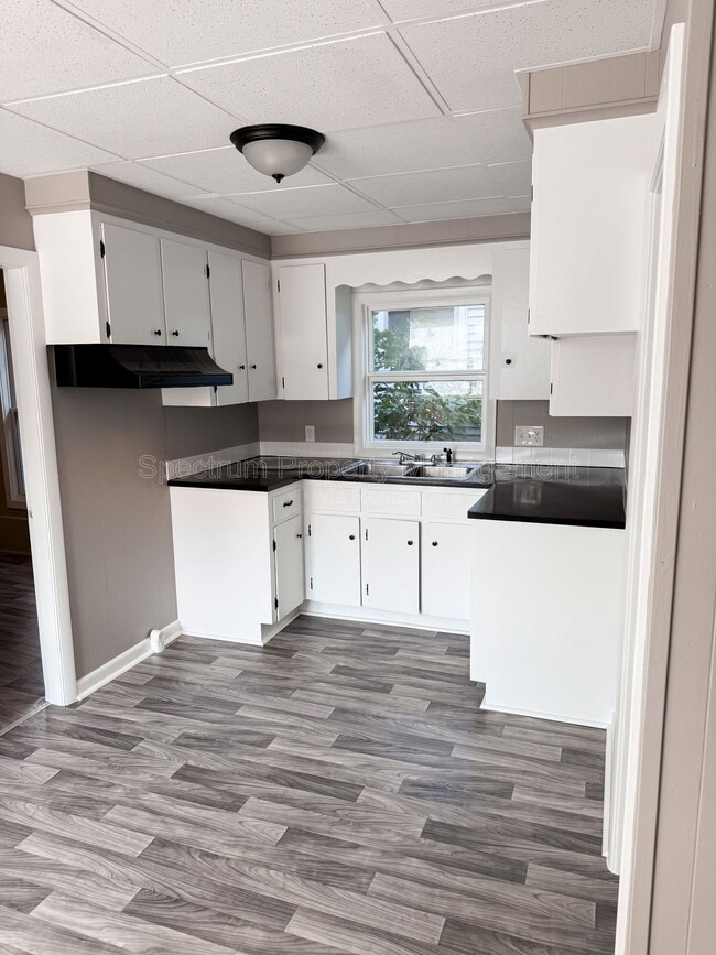 Building Photo - 88 Elm St Unit 1