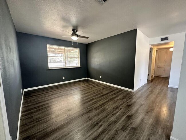 Photo - 901 Park Plaza Dr