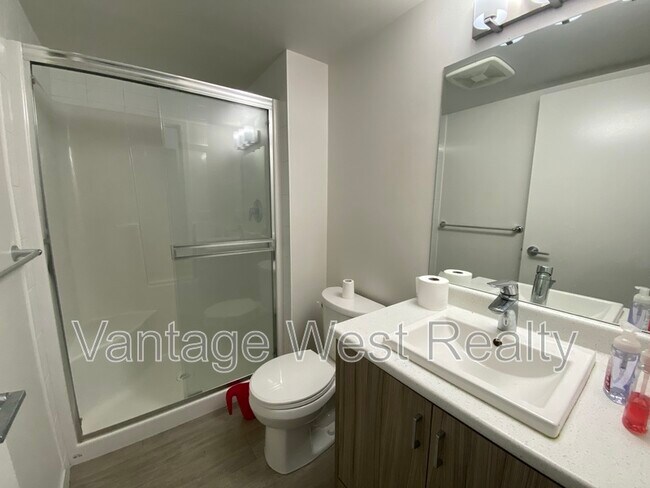 Photo - 695-695 Academy Way