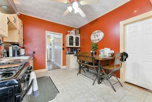 Photo - 243 Emerson St