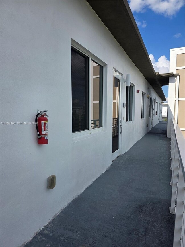 Building Photo - 10222 NW 64th Way Unit 302