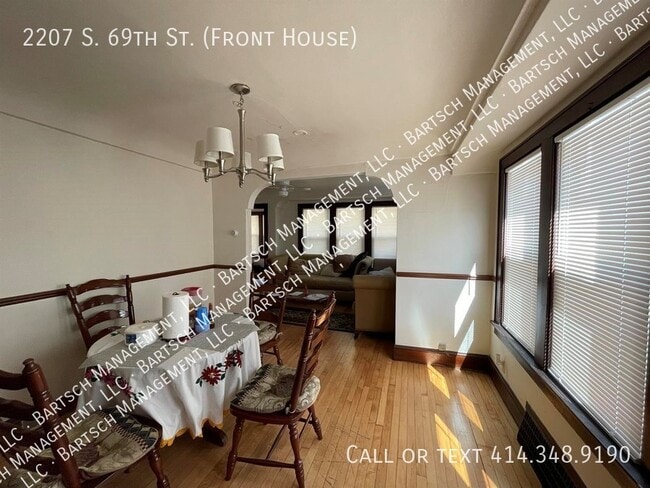 Photo - 2207 S 69th St