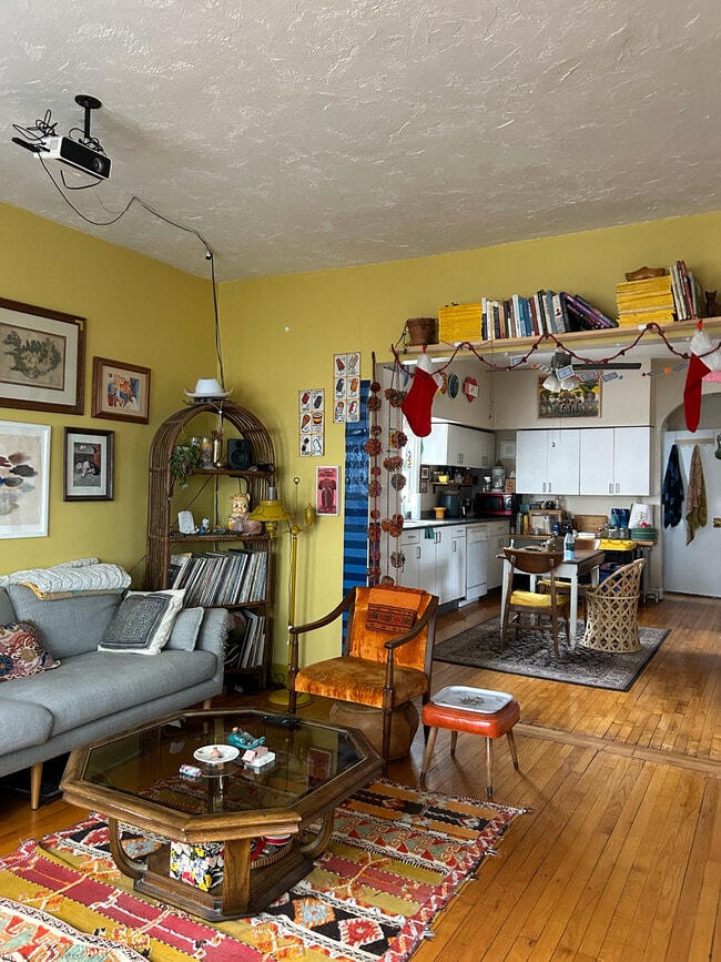 Building Photo - 2423 W Cortez St Unit Coach House