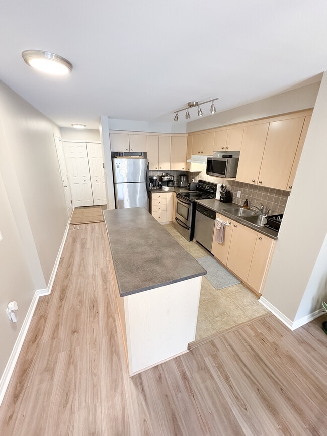 All Appliances Included - 710 Reardon Pvt Unit 710 Reardon Private