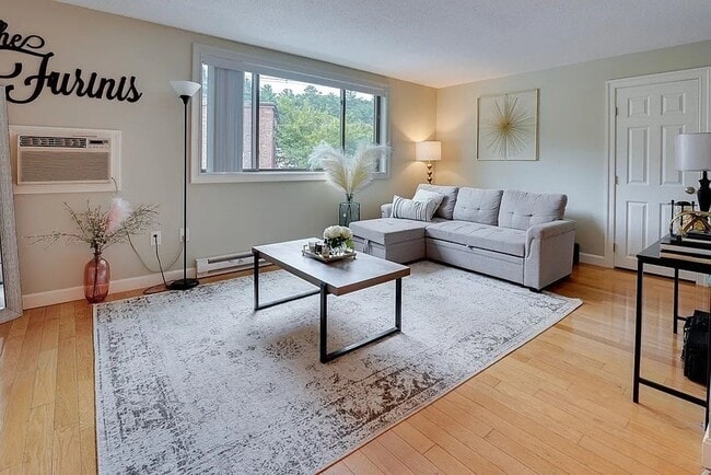 Building Photo - 83 Nicholas Rd Unit H