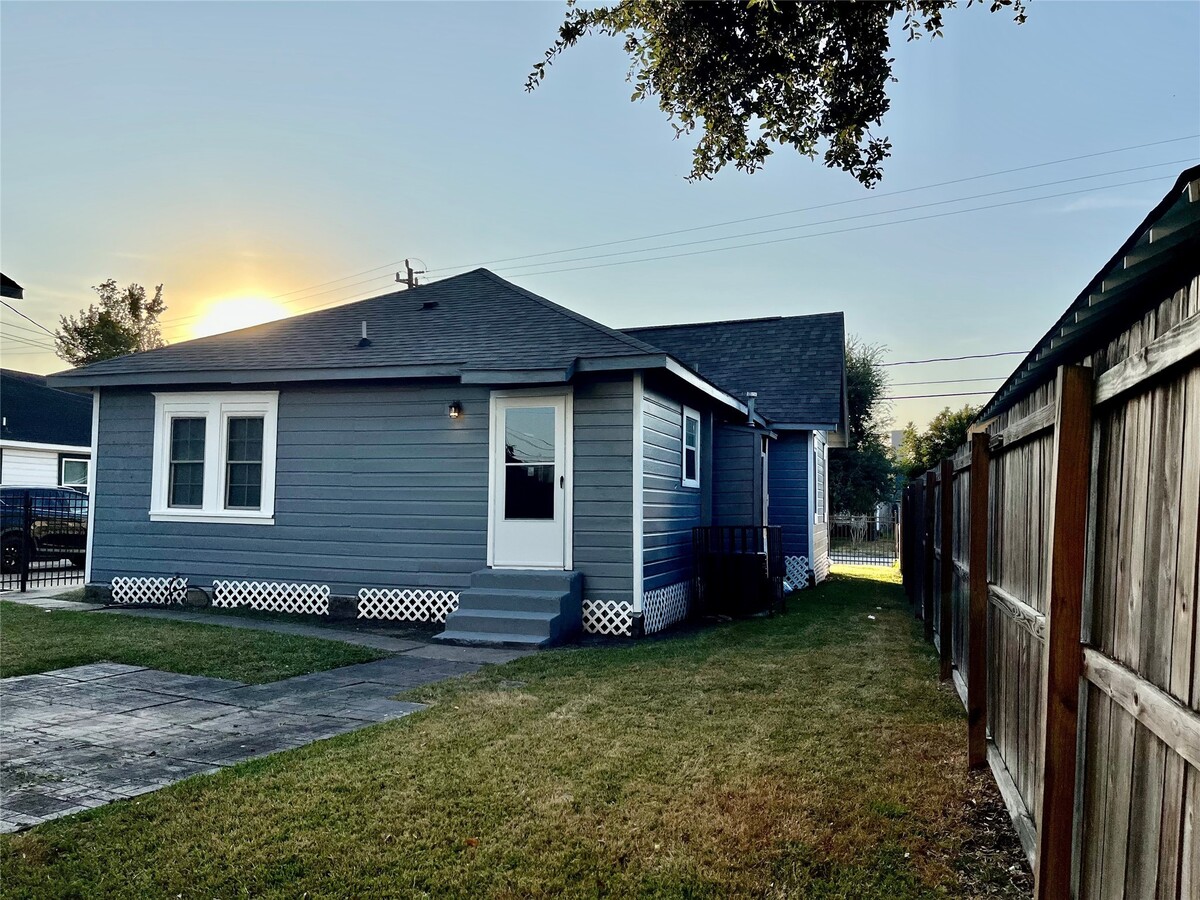 Photo - 106 N Eastwood St