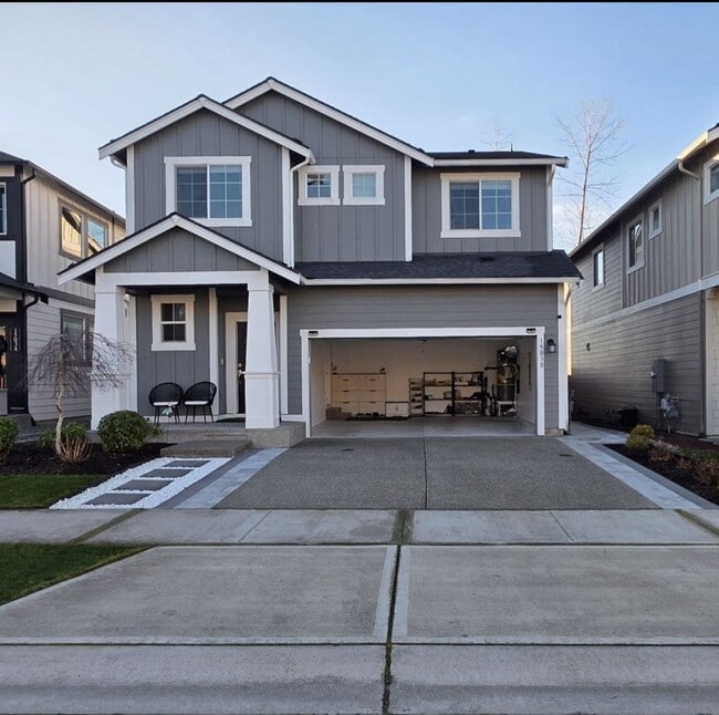 Building Photo - Amazing 4bed/2.5bath Home in Bonney Lake with Peak a Boo View of Mt. Rainer!