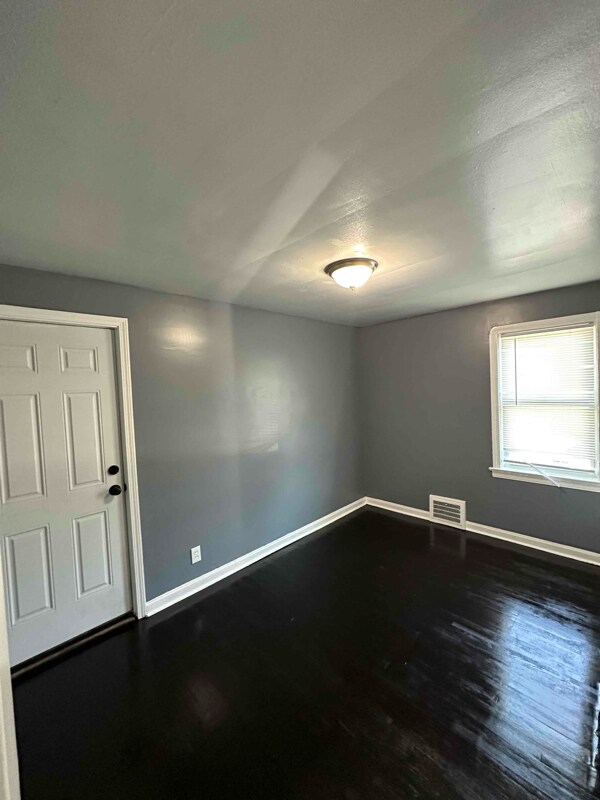 Photo - 950 Helmsdale Rd Unit Down