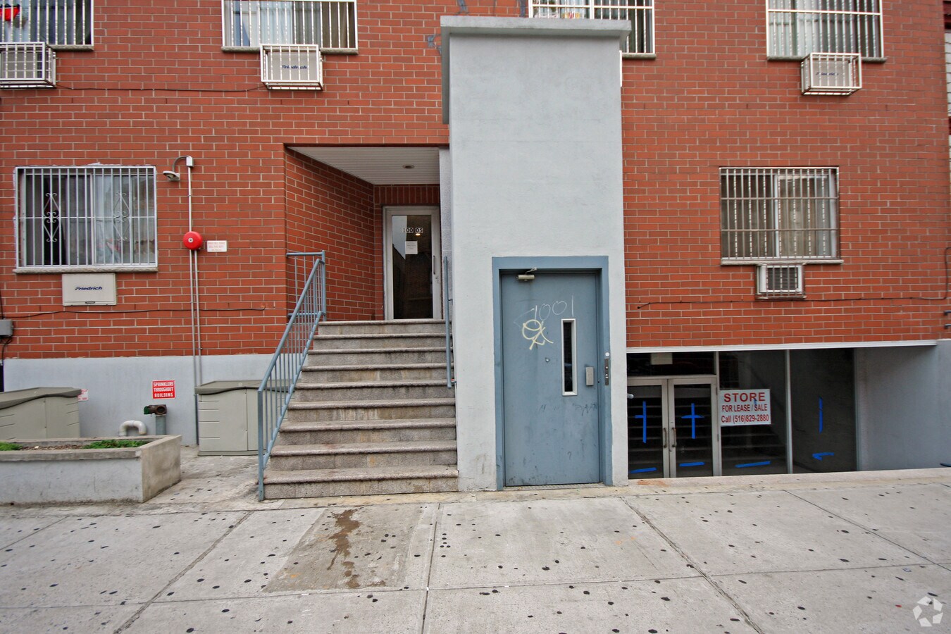 Photo - 100 -05 37th Ave