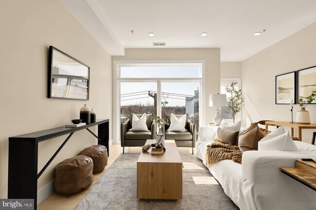 Photo - 927 Kennedy St NW Unidad 401