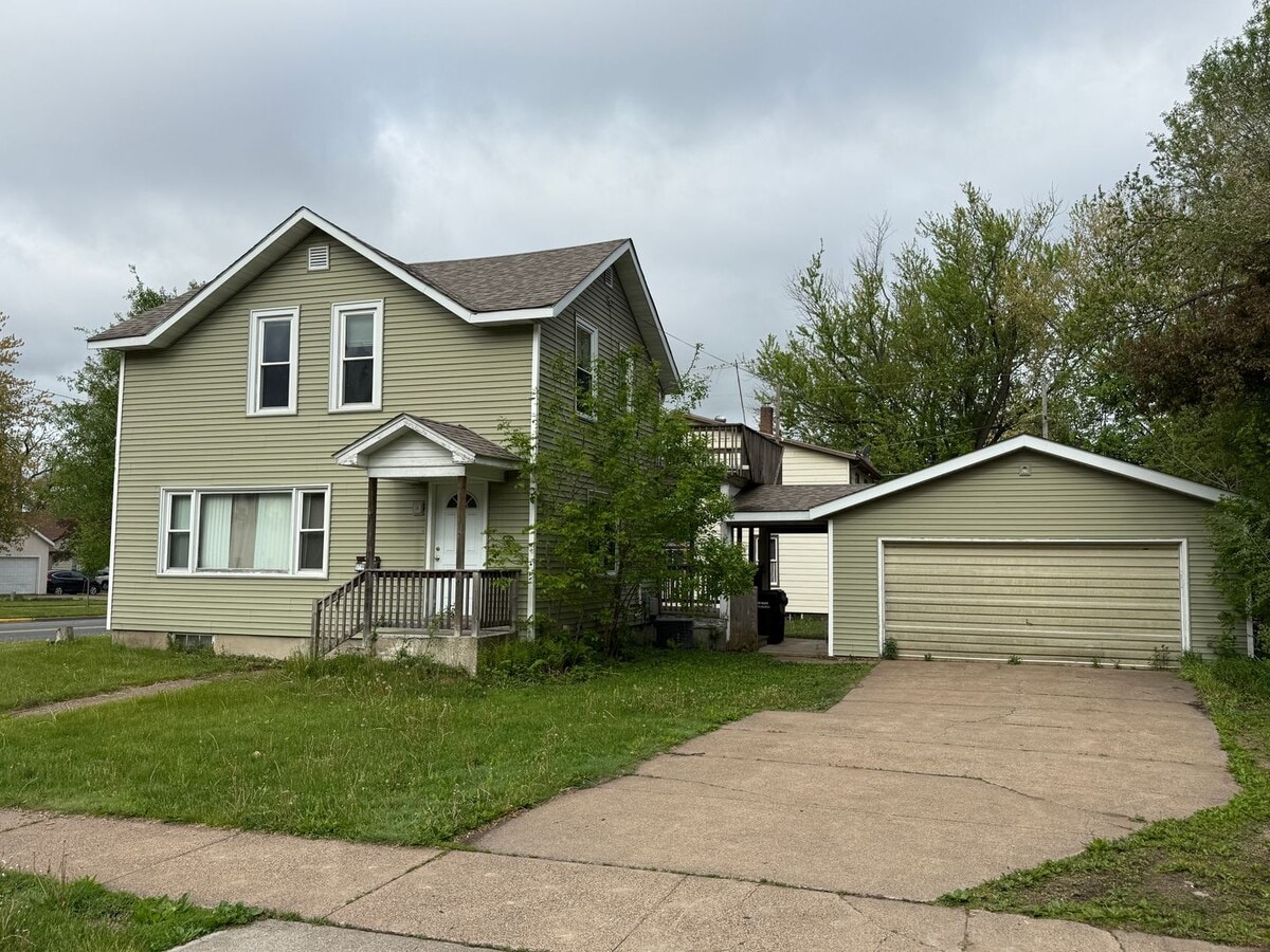 3 Bedroom | 1.5 Bath Single Family Home - 3 Bedroom | 1.5 Bath Single Family Home