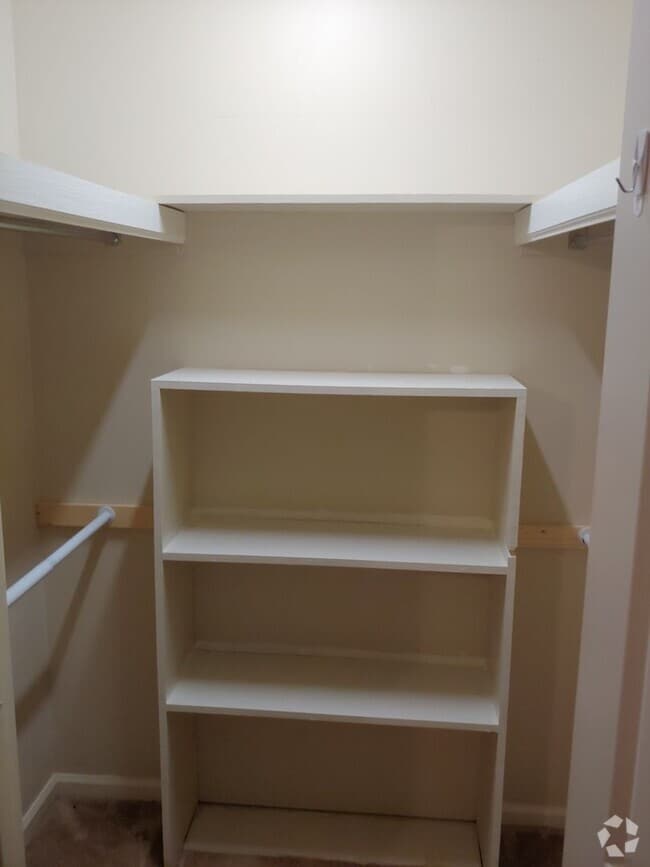 Building Photo - 4001 Hanover Ct Rental
