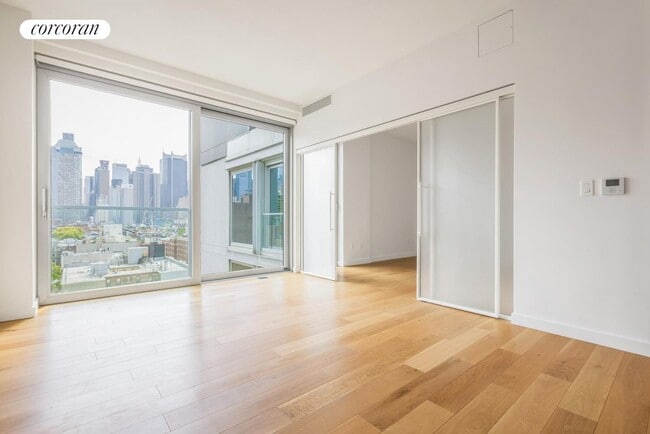 Photo - 547 W 47th St