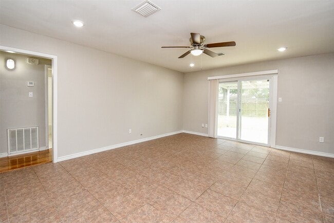 Photo - 14926 Arundel St