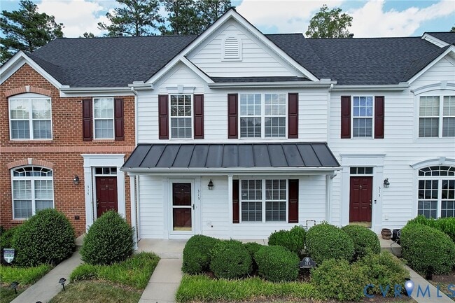 Photo - 315 Kingscote Ln