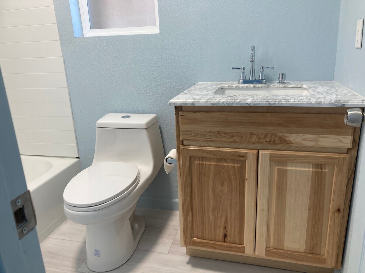 Photo - 421 W 3rd St