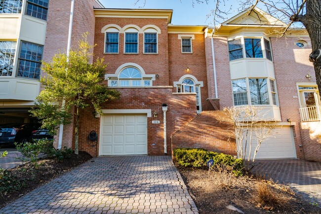 Luxurious 3 Bed 2 Full 2 Half Bath Brick T... - Luxurious 3 Bed 2 Full 2 Half Bath Brick T... Townhome