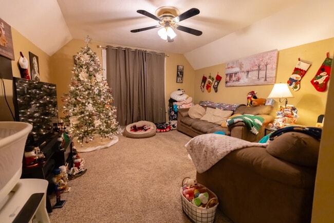 Living Room - 323 N Bennett St Unit 323.5 Upper