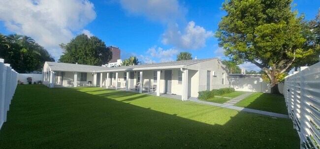 9 SW 10th St