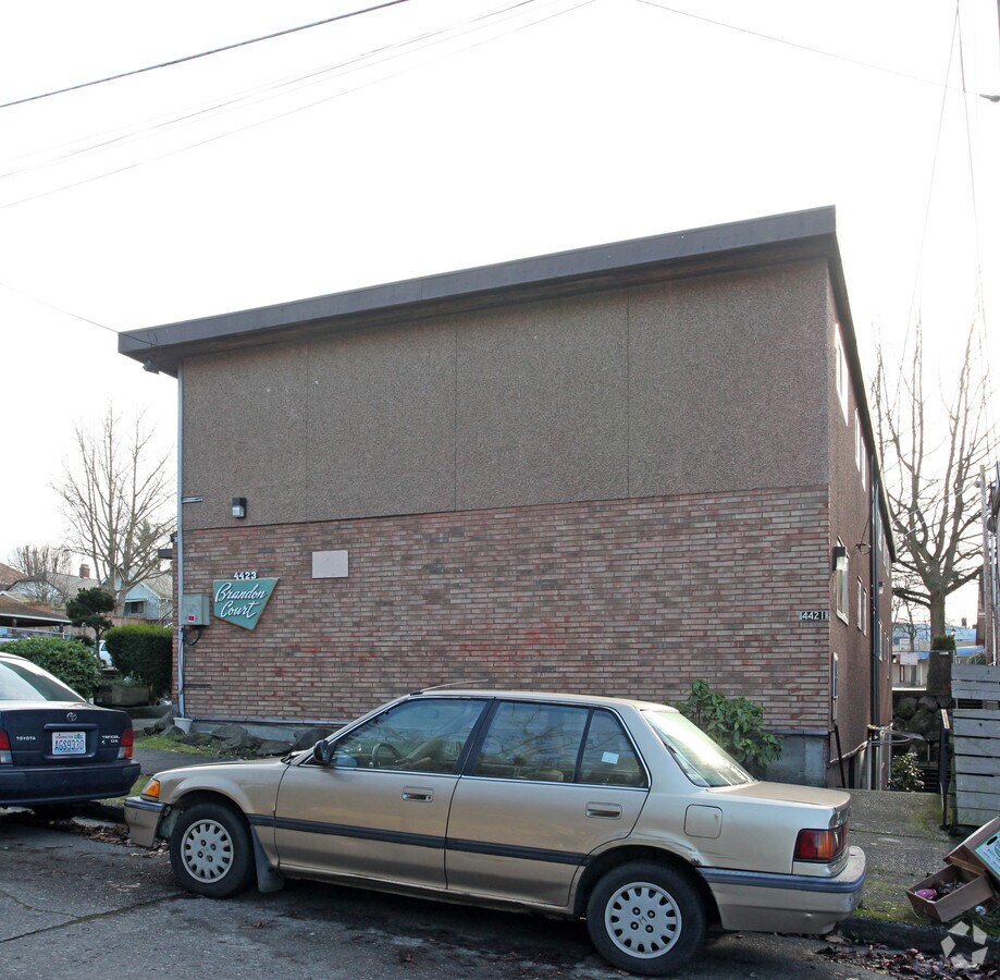 Photo - Brandon Court Apartments