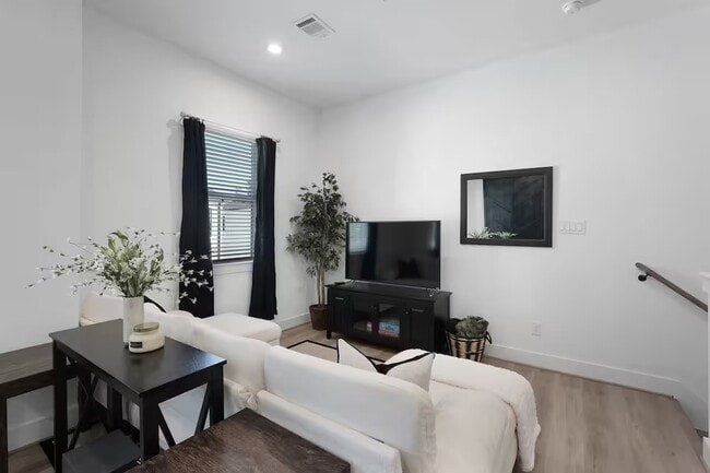 Building Photo - 4615 INDIE HEIGHTS Ln