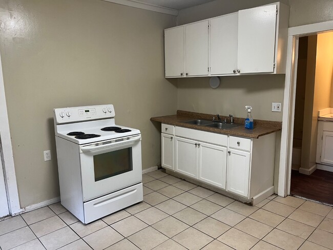 Photo - 328 W 17th St