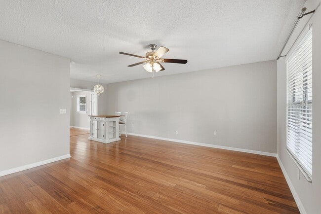 Photo - Quiet neighborhood, Centrally located, 3 bedroom 2 bath home in NW
