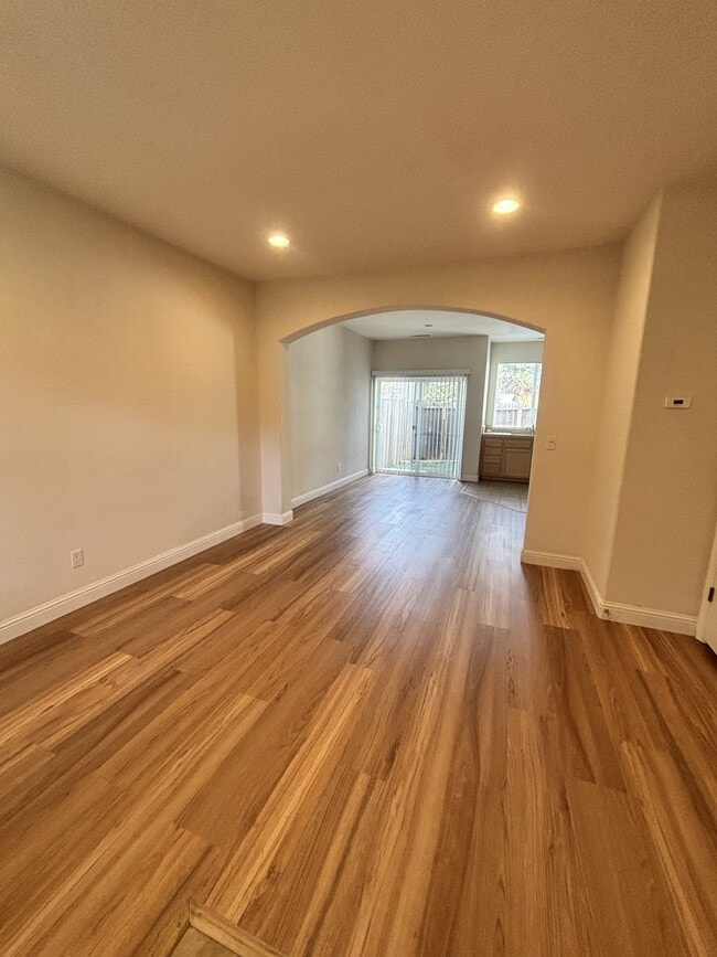 Photo - 114 Ironhorse Place