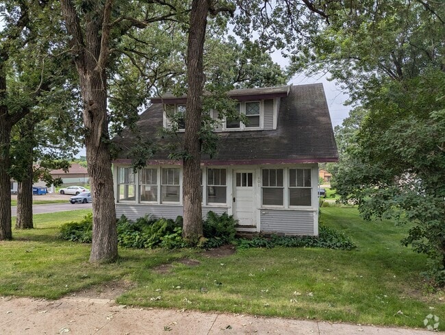 Building Photo - 601 2nd Ave S Rental