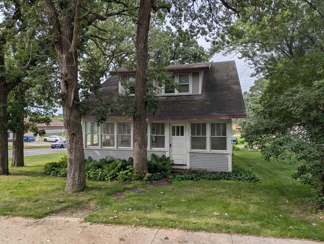Building Photo - 601 2nd Ave S Rental