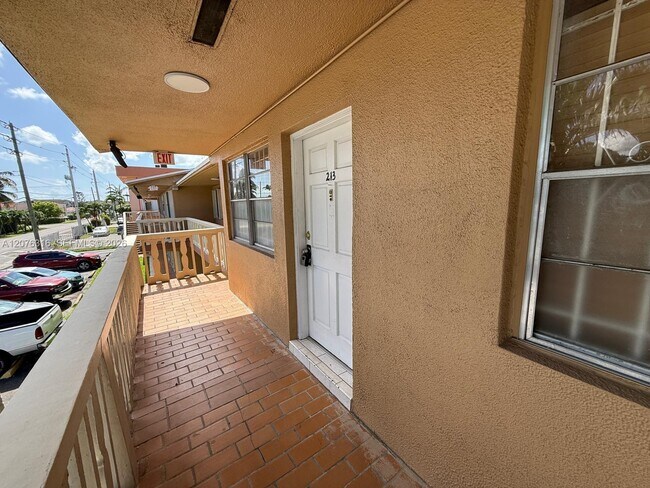 1154 W 35th St Unit 223