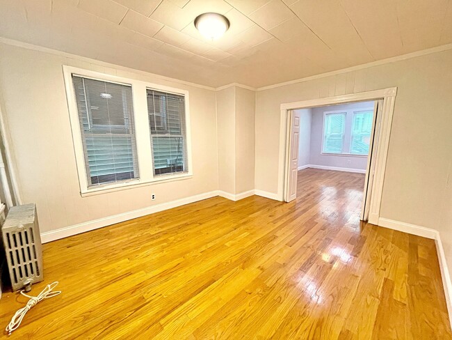 Building Photo - 92 Webster St Unit 1