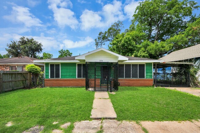 Building Photo - 3214 Tuam St
