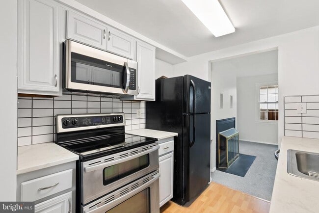 Photo - 1851 Sharwood Pl